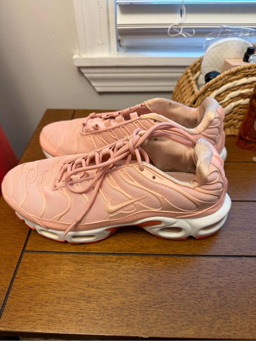 Nike Air Max Plus SE 'Coral Stardust' size 8